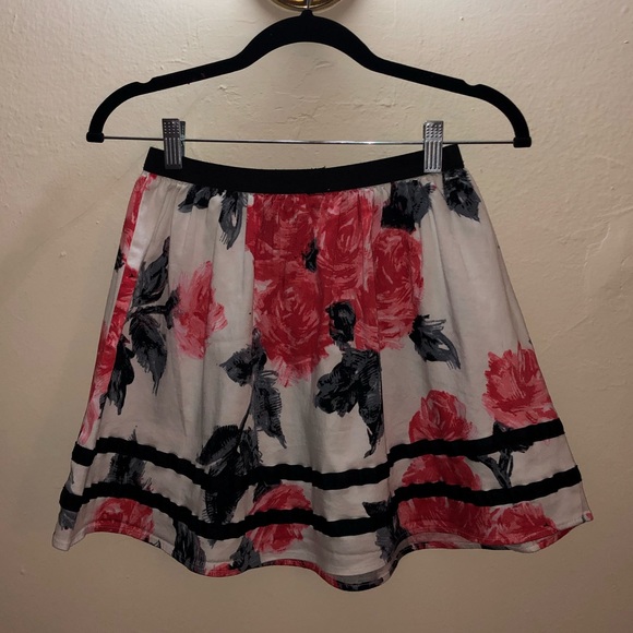 Swoop and Spin Skirt - Picture 2 of 5